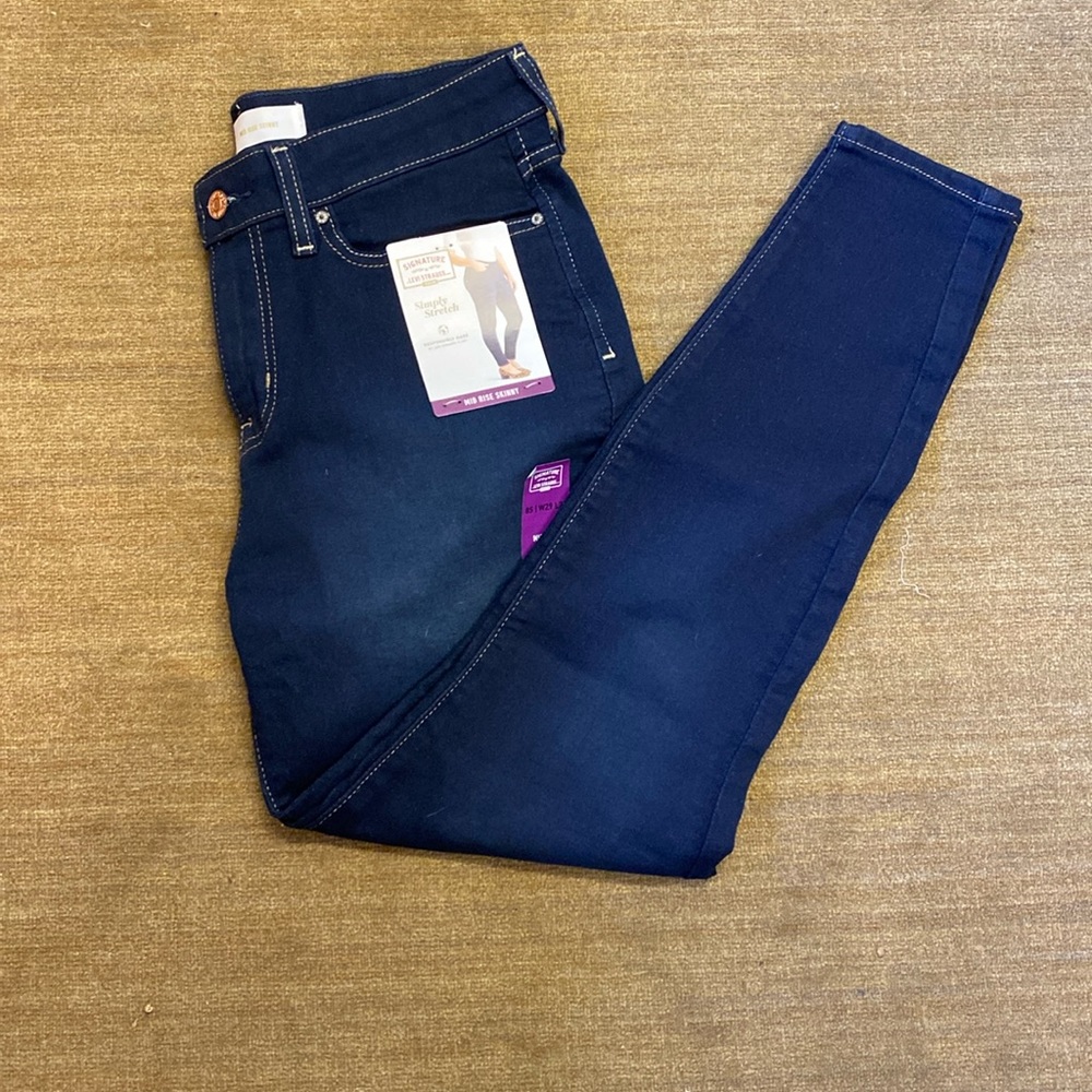 Brand New Signature by Levi Strauss dark blue mid rise skinny jeans